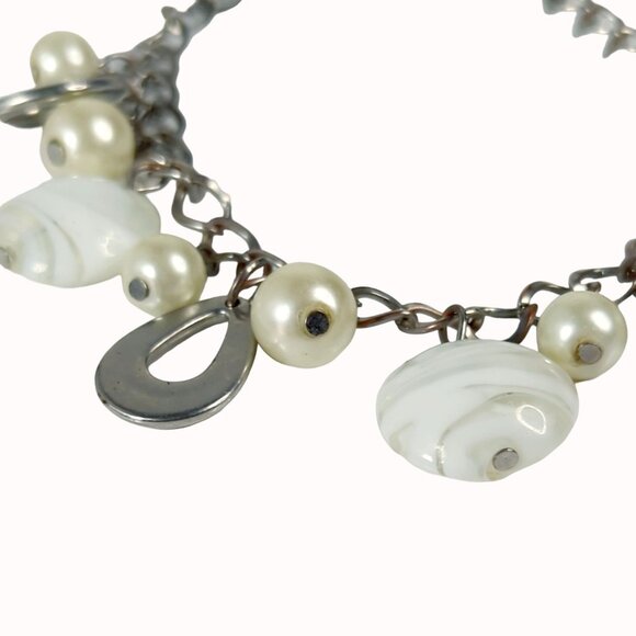 Vintage White Beaded Charm Bracelet With Faux Pearls & Metal Accents 8 Inches - Picture 3 of 5